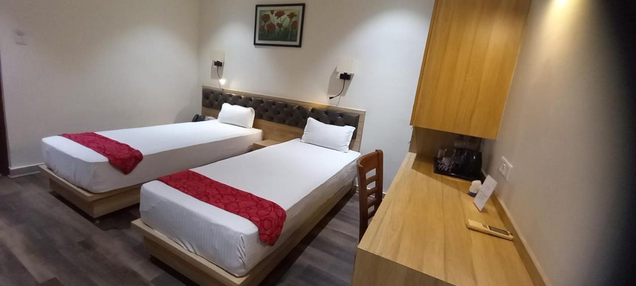 Ojas Hotel & Resort Durgāpur Esterno foto