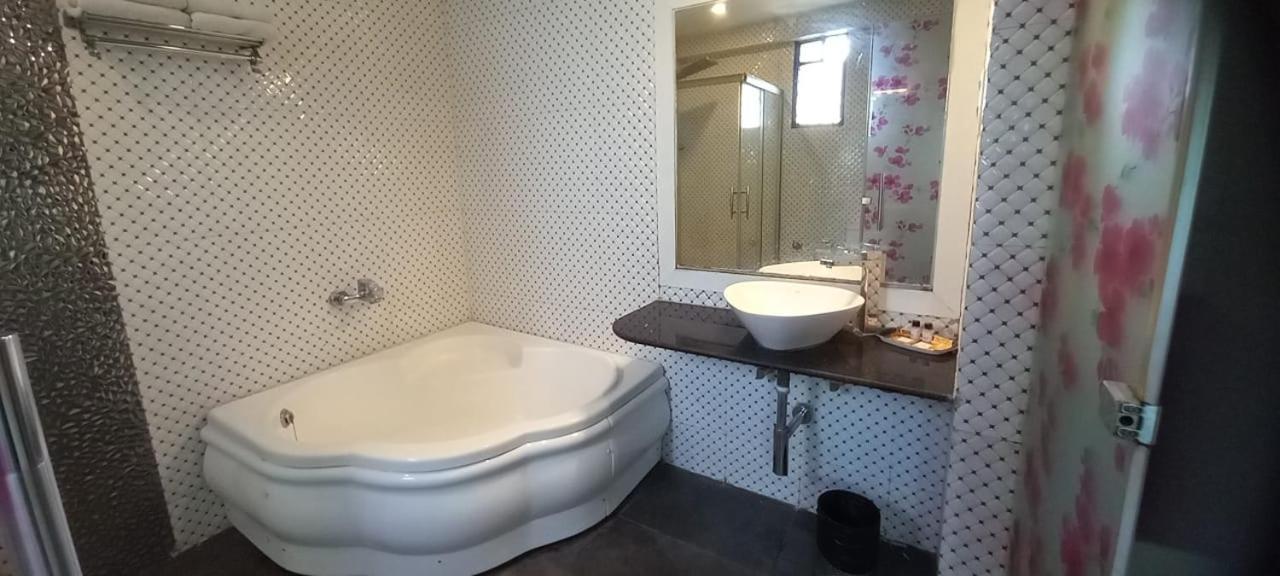 Ojas Hotel & Resort Durgāpur Esterno foto