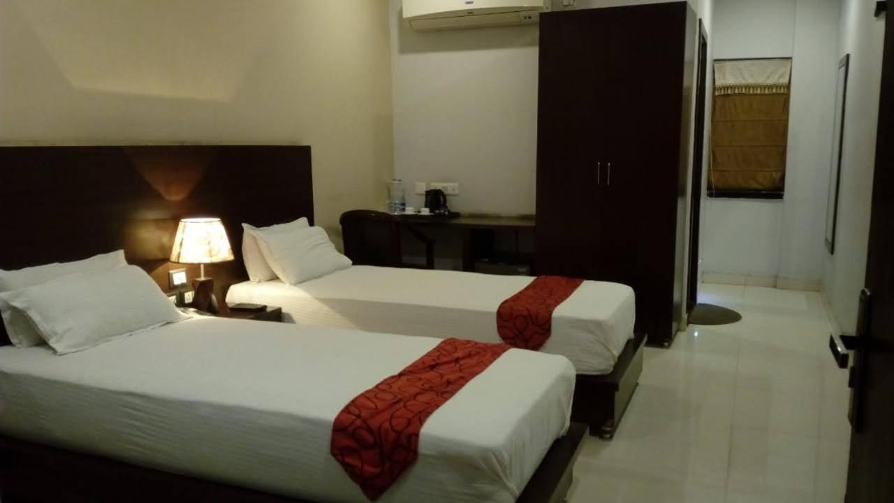 Ojas Hotel & Resort Durgāpur Esterno foto